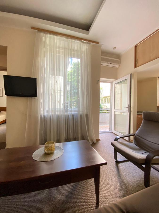Family Apartment ลวีฟ ภายนอก รูปภาพ