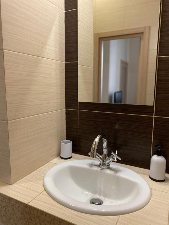 Family Apartment ลวีฟ ภายนอก รูปภาพ